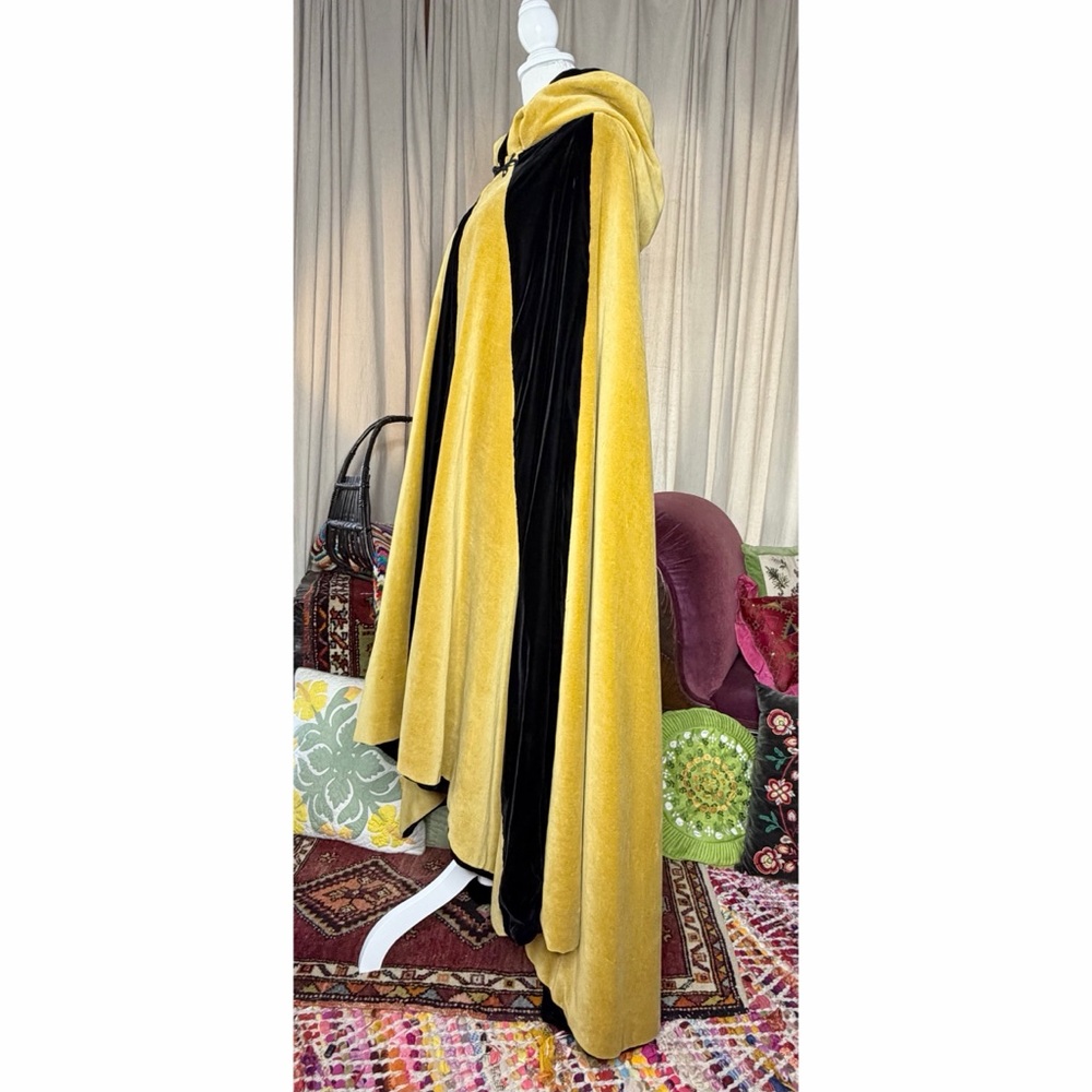 60s Velvet Hooded Cape - Picture 2 of 12
